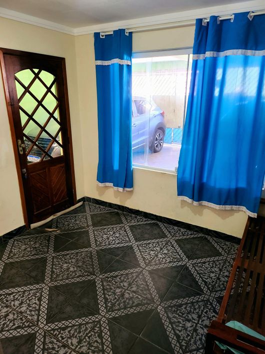 Casa para venda possui 200 metros quadrados com 3 quartos