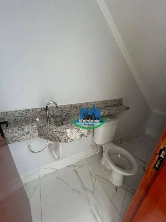 Sobrado com 2 dormitórios à venda, 90 m² por R$ 370.000 - Jardim Pinheirinho - Itaquaquecetuba/SP