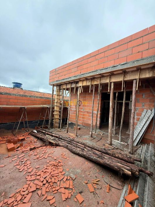 Casa à Venda em Itaquaquecetuba - 3 Dorms e 1 Suíte