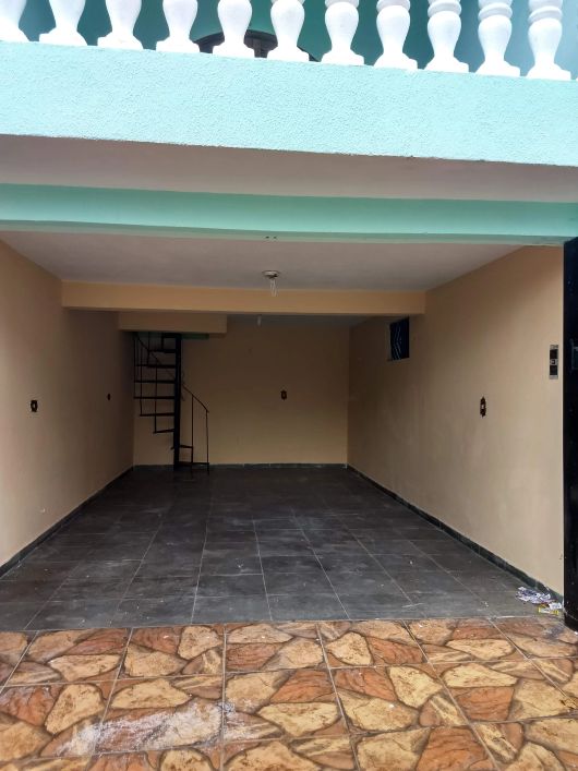 Casa de Vila para venda tem 237 metros quadrados com 5 quartos
