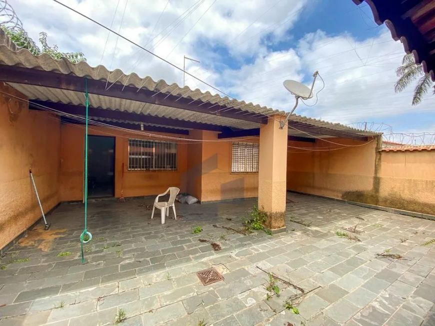 Casa para Venda em Itaquaquecetuba, Centro, 4 dormitórios, 1 suíte, 4 banheiros, 2 vagas