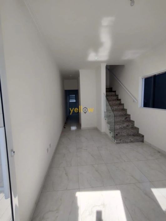 Casa à Venda em Vila Augusta - 2 Suítes, 90m² por R$370 mil