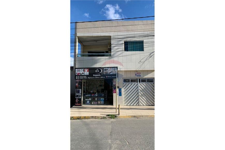 CASA COM PONTO COMERCIAL A VENDA .