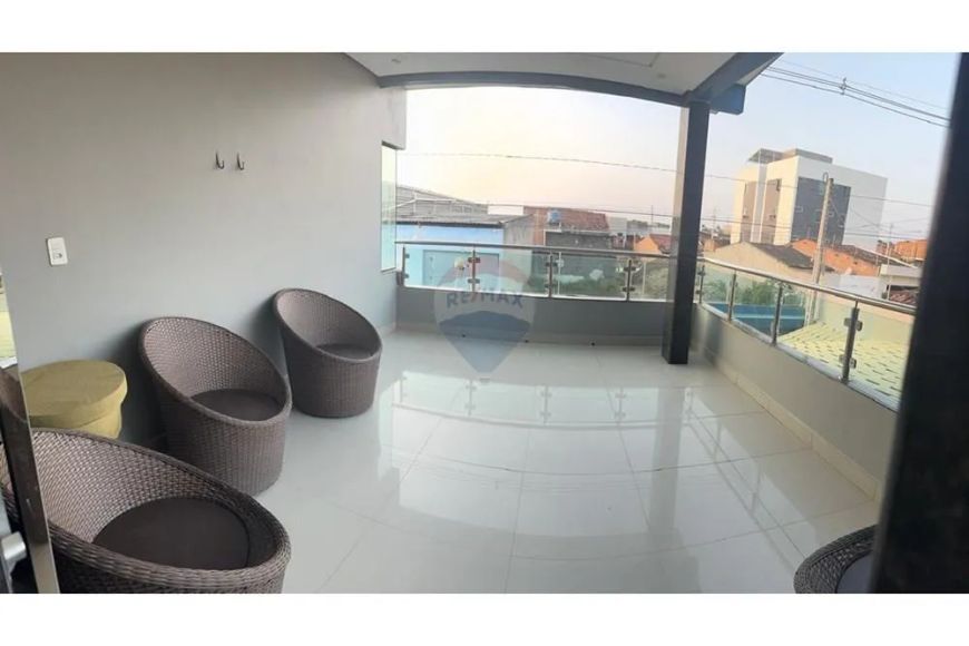 Casa Ampla e Moderna à Venda no Bairro Nova Caruaru