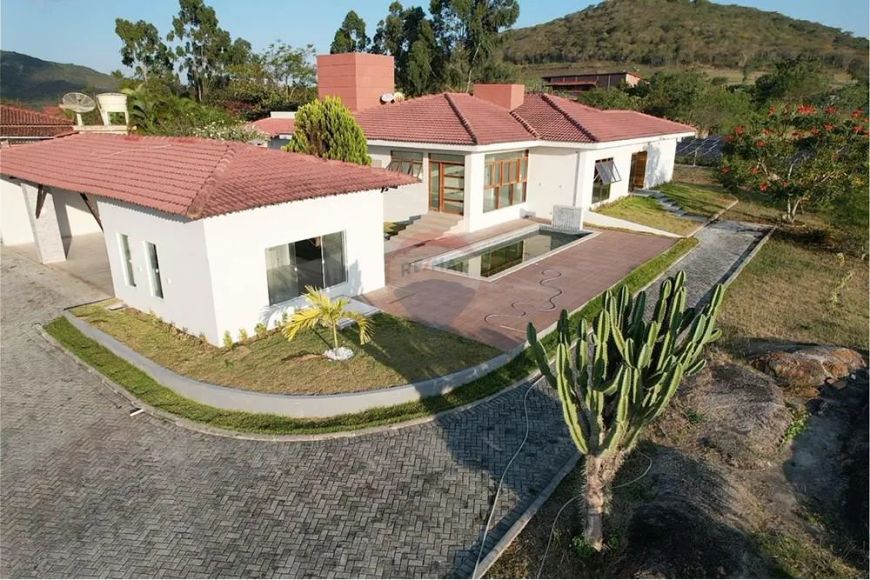 ✨ **Exclusiva Casa à Venda no Condomínio Morada Nobre!** ✨