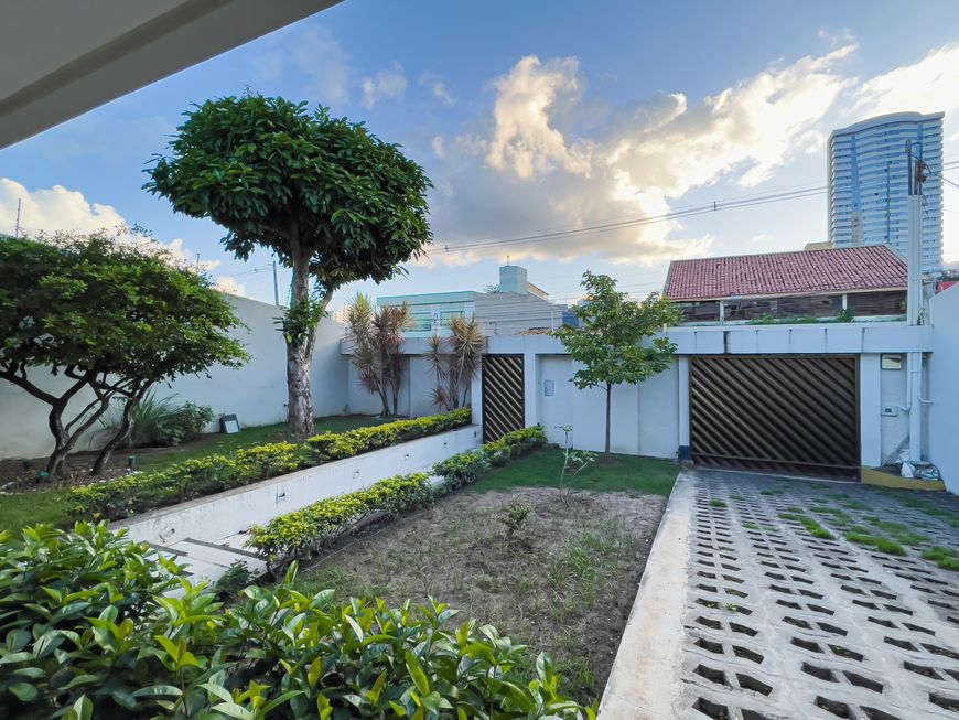 Casa com 03 quartos na avenida Amazonas no bairro universitário