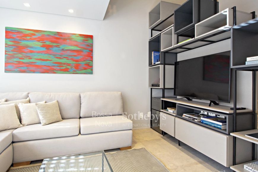 Loft moderno e decorado em rua fechada