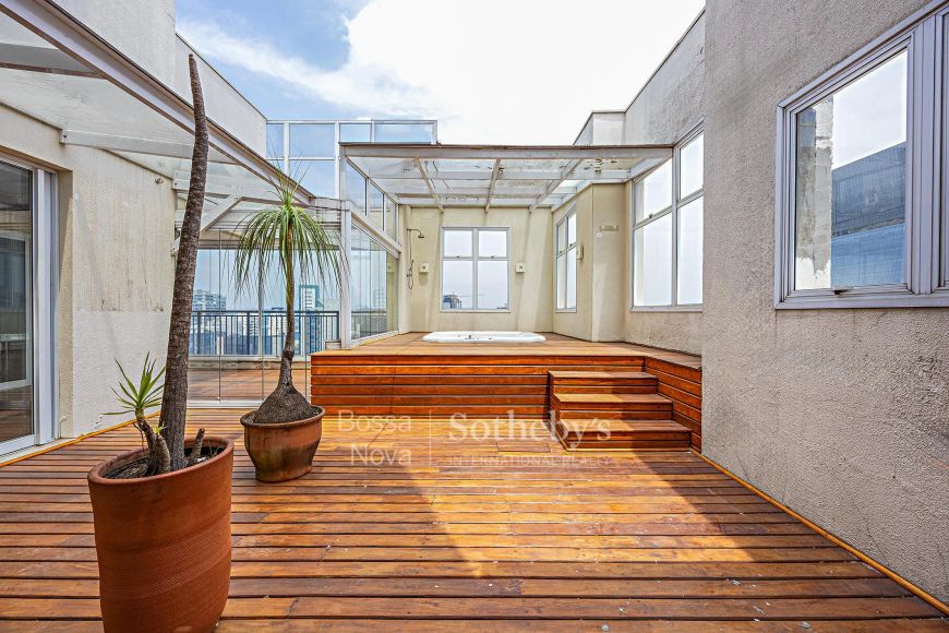 Cobertura estilo penthouse com terraço gourmet e hidromassagem
