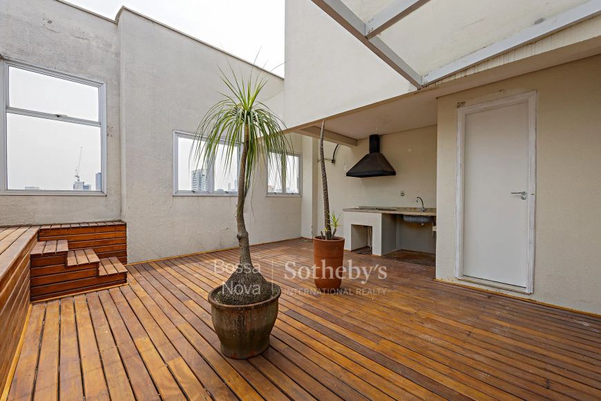 Cobertura estilo penthouse com terraço gourmet e hidromassagem