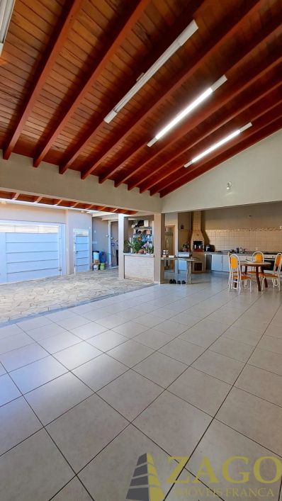 Casa no Residencial Nova Franca por R$ 850.000,00