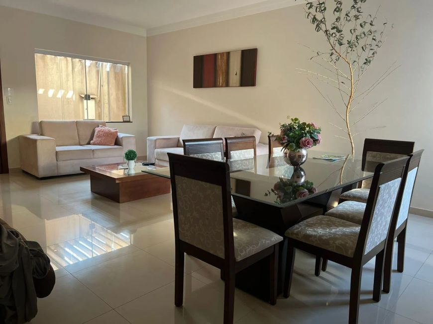 Casa à venda, 238 metros quadrados, 3 quartos sendo uma suíte - Jardim do Éden