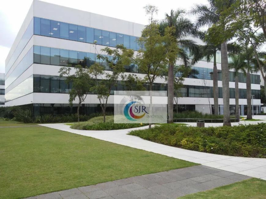 Conjunto Comercial de 681m² com 18 vagas em Edifício Triple A!!