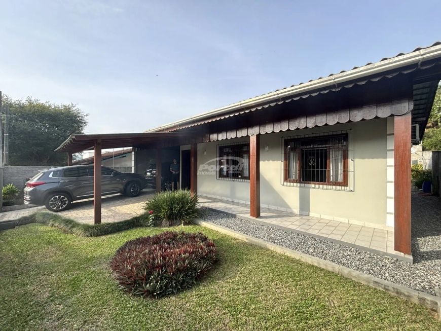 Excelente casa no bairro Velha Central! Com 03 dormitórios, sendo 01 suíte, sala de estar, sala de j