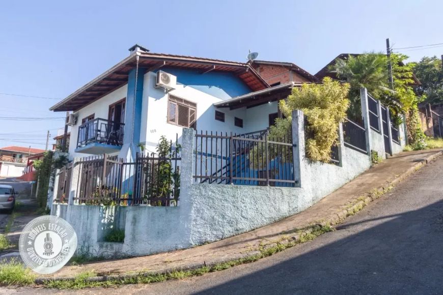 Casa de 2 andares com 3 quartos no bairro Salto