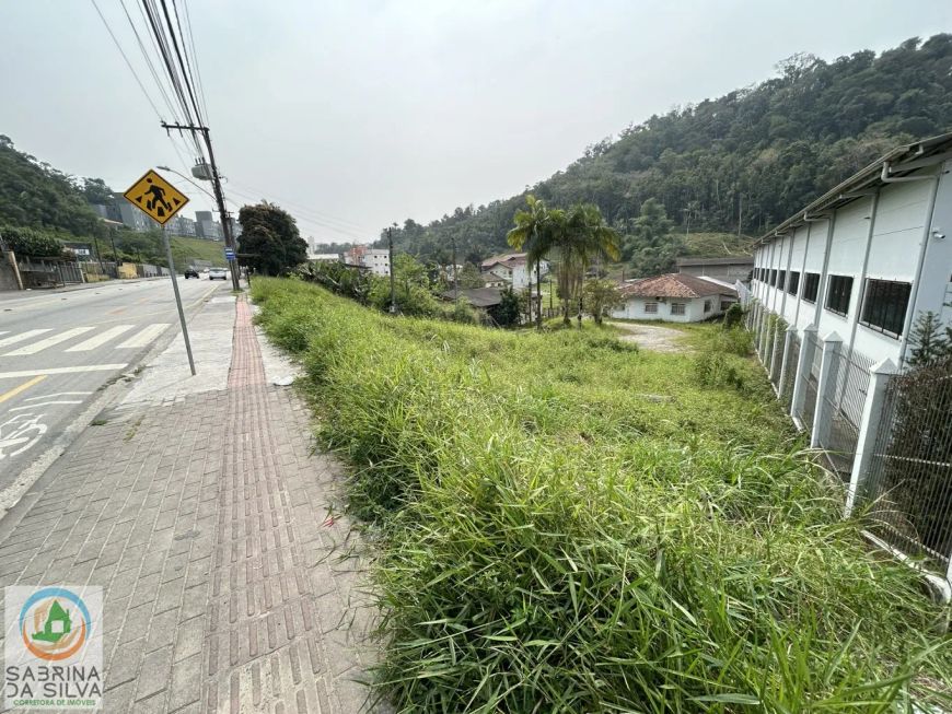 Terreno comercial com casa na Itoupavazinha