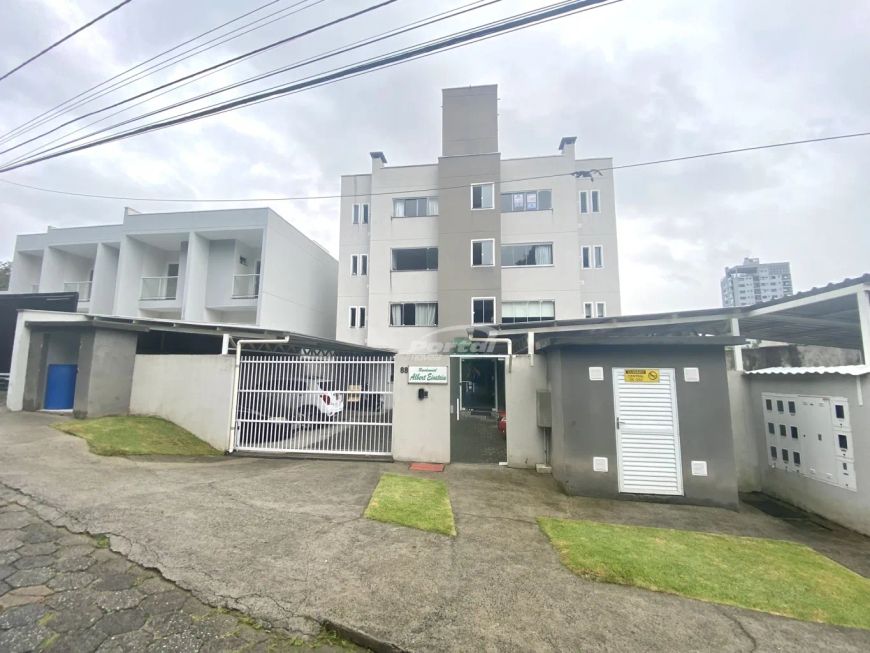 Apartamento disponível para locação no bairro Fortaleza, em Blumenau/SC.
