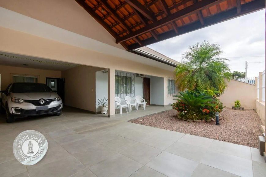 CASA EM ÓTIMA LOCALIZAÇÃO NO BAIRRO DA VELHA!