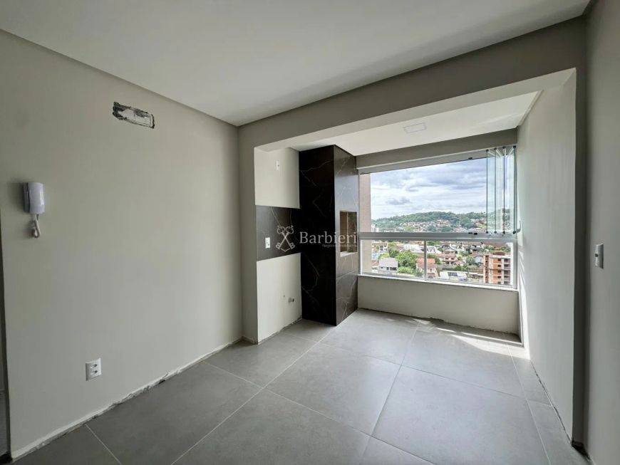 Apartamento de 2 dormitórios sendo uma suíte, na Escola Agrícola em Blumenau/SC