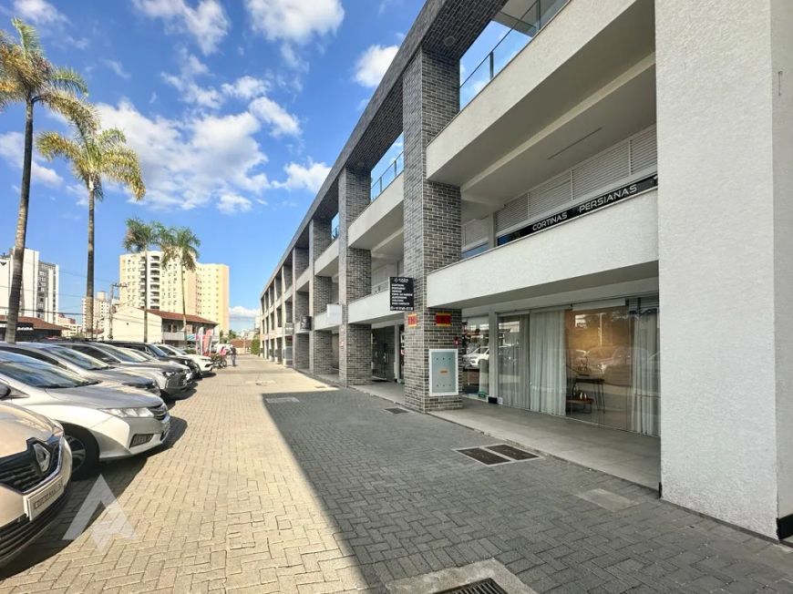 Loja térrea com mezanino e 90 m² na Vila Nova, com banheiro e estacionamento rotativo!