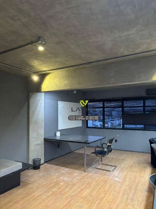 Exelente Sala Comercial no Centro de Blumenau, no Edifício Brasília, ao lado da Farmácia SESI.
