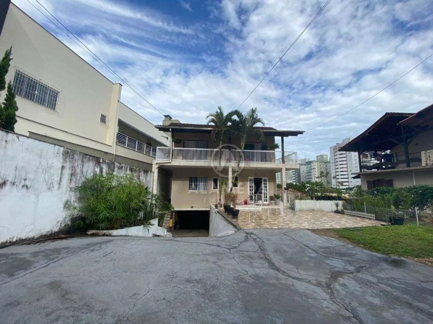 Terreno com Casa à venda, 720 m² por R$ 2.500.000 - Victor Konder - Blumenau/SC