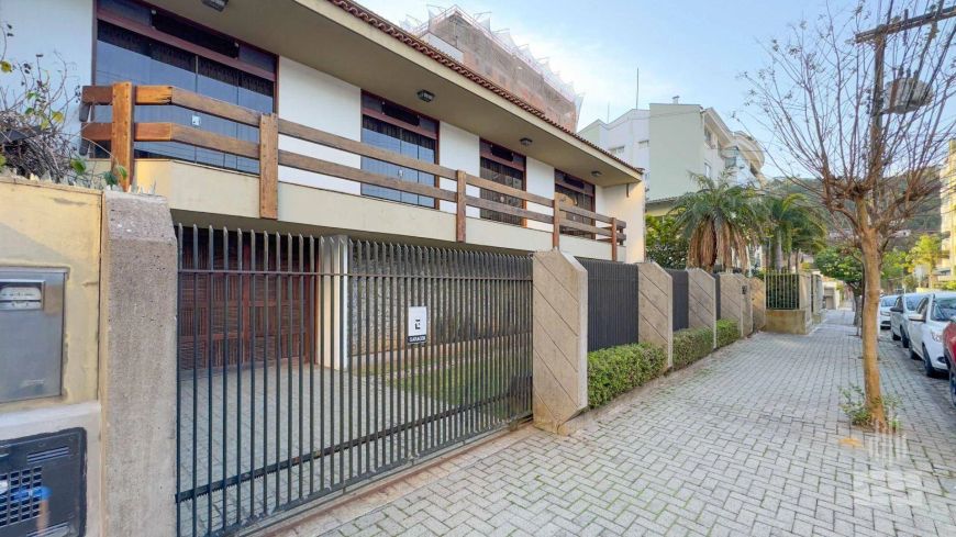 Casa Comercial à Venda com 700m² e em Localização Privilegiada no bairro Ponta Aguda em Blumenau