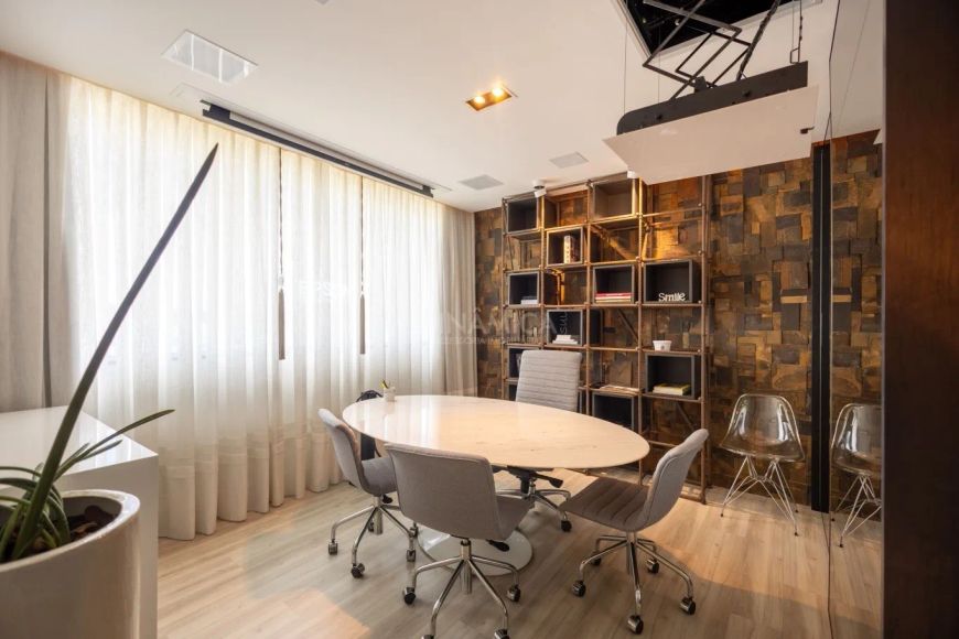 Sala comercial finamente mobiliada à venda no Ibiza Trade &amp;amp; Financial Center em Blumenau!
