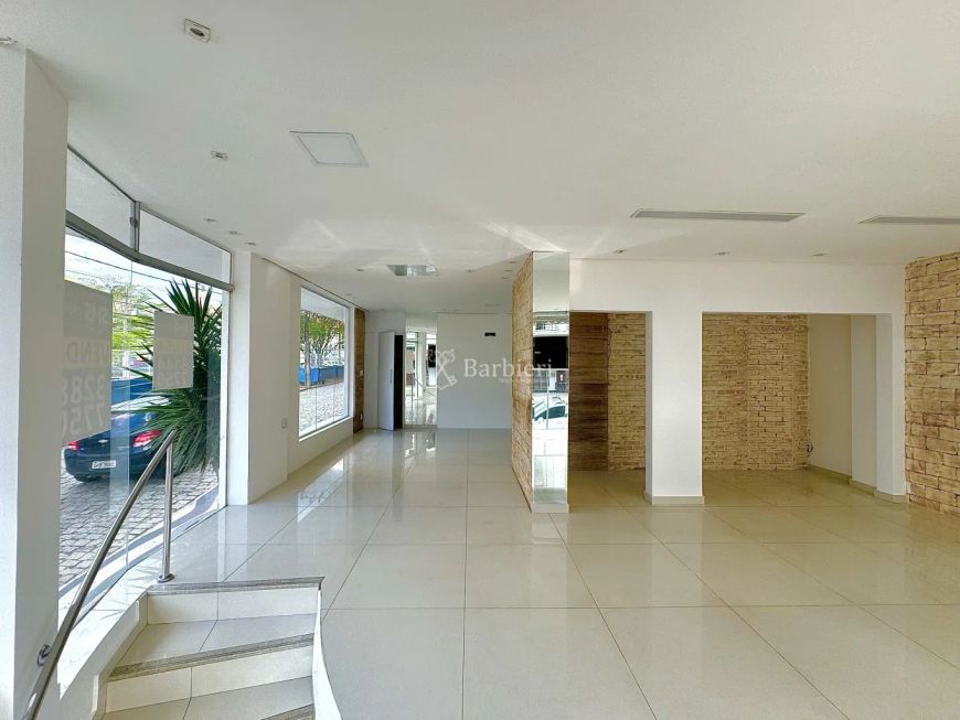 Loja comercial esquina com vitrine, 100,00 m² no Bairro Victor Konder.