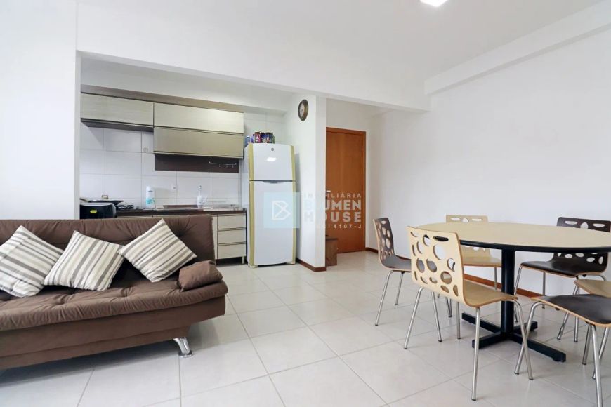 Apartamento semi mobiliado no Centro de Barra Velha!