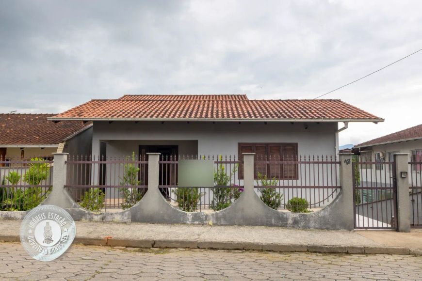Casa com 3 dormitórios no bairro Fortaleza