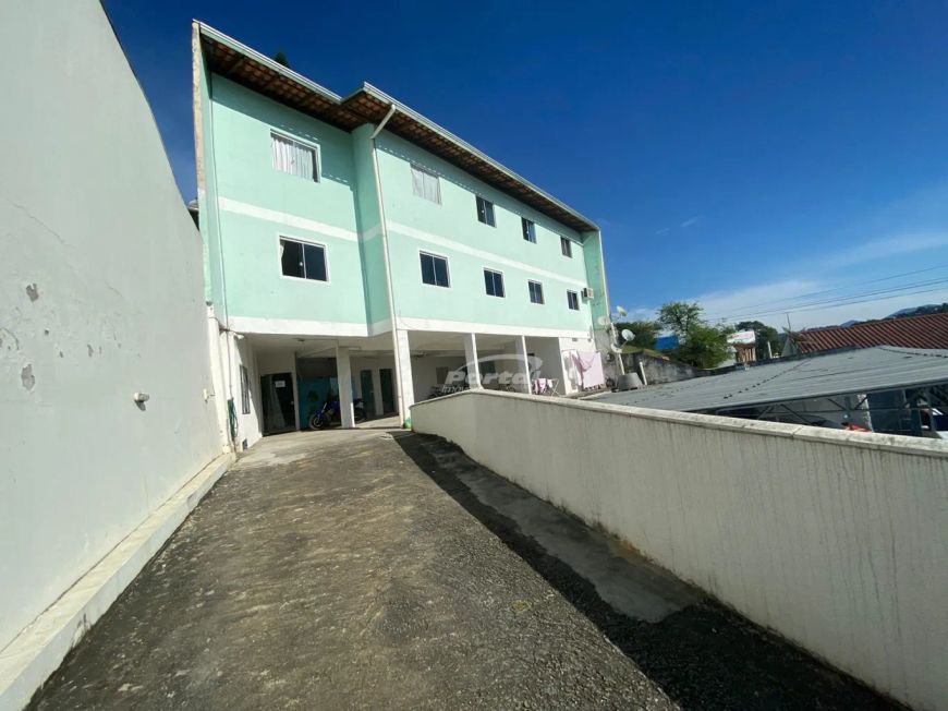 Excelente imóvel comercial a venda, com 12 apartamentos e 01 ponto comercial na frente, no bairro Sa