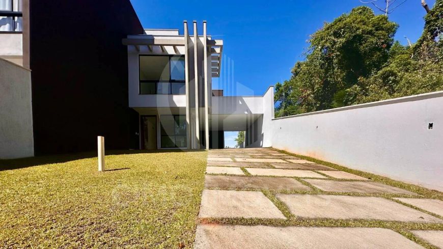 Casa à Venda no Bairro Ponta Aguda em Blumenau – 204 m², 3 Suítes