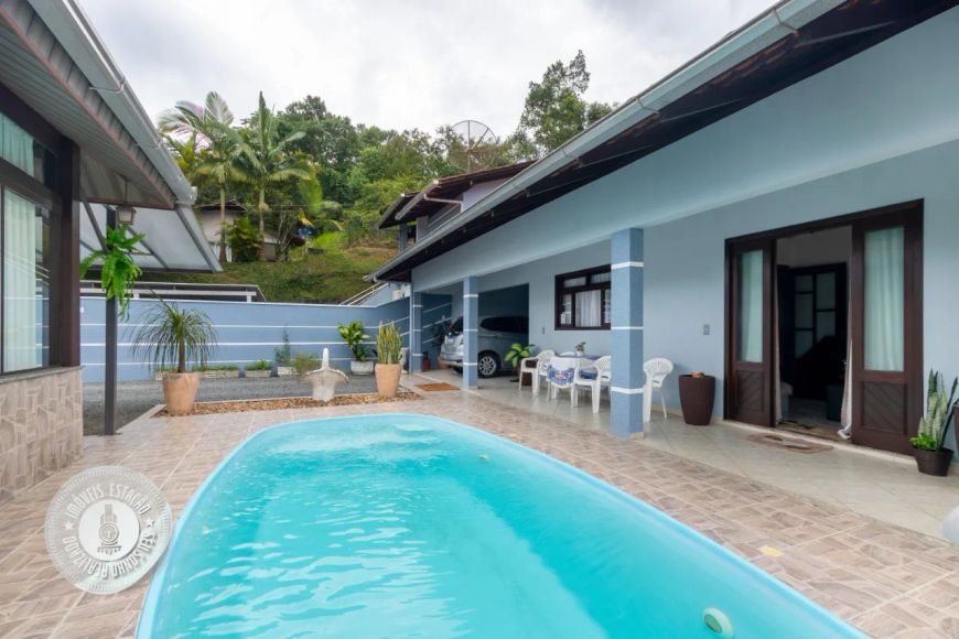 Casa com 6 dormitórios e mais 1 sobrado no bairro Fortaleza Alta