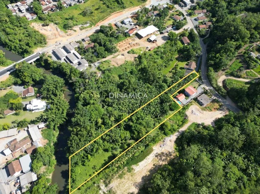 Terreno situado na nova via da entrada de Pomerode