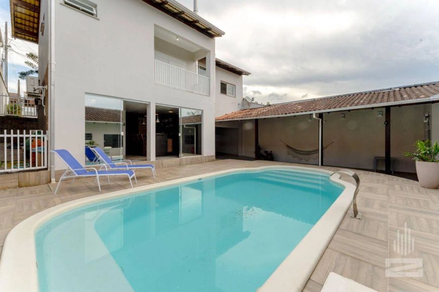 Casa com 3 dormitórios à venda, 361 m² por R$ 1.200.000,00 - Água Verde - Blumenau/SC