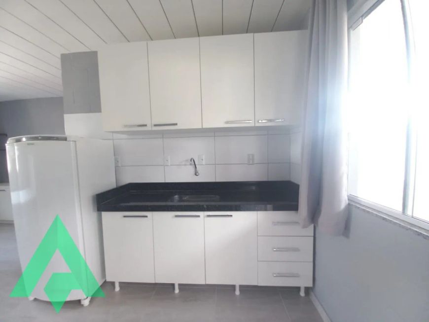 Loft semimobiliado para locação, no Bairro Água Verde!