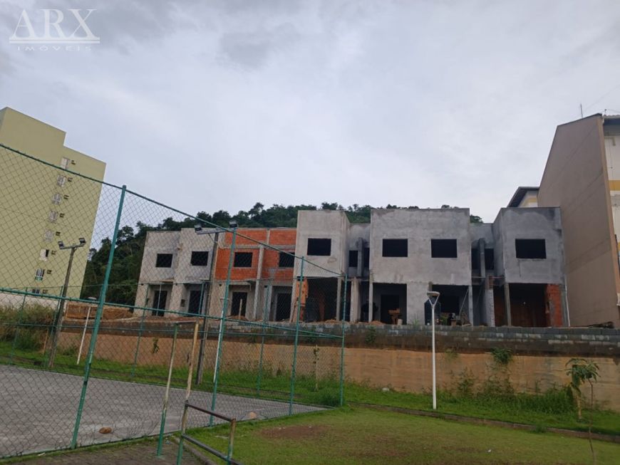 Lançamento sobrado no residencial Valhacouto, bairro da Velha