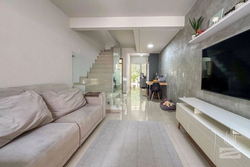 Casa à Venda com 2 Dormitórios e Mobiliada no bairro Água Verde em Blumenau