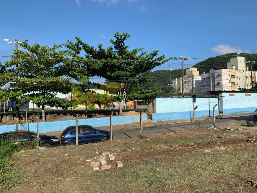 Terreno muito bem localizado na Velha Central