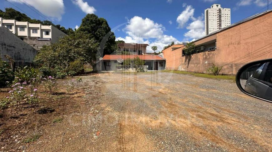 Terreno Amplo em Zona Residencial em Blumenau na Escola Agrícola