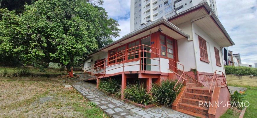 Casa Comercial com 9 Salas para alugar, 280 m² por R$ 7.173/mês - Vila Nova - Blumenau/SC