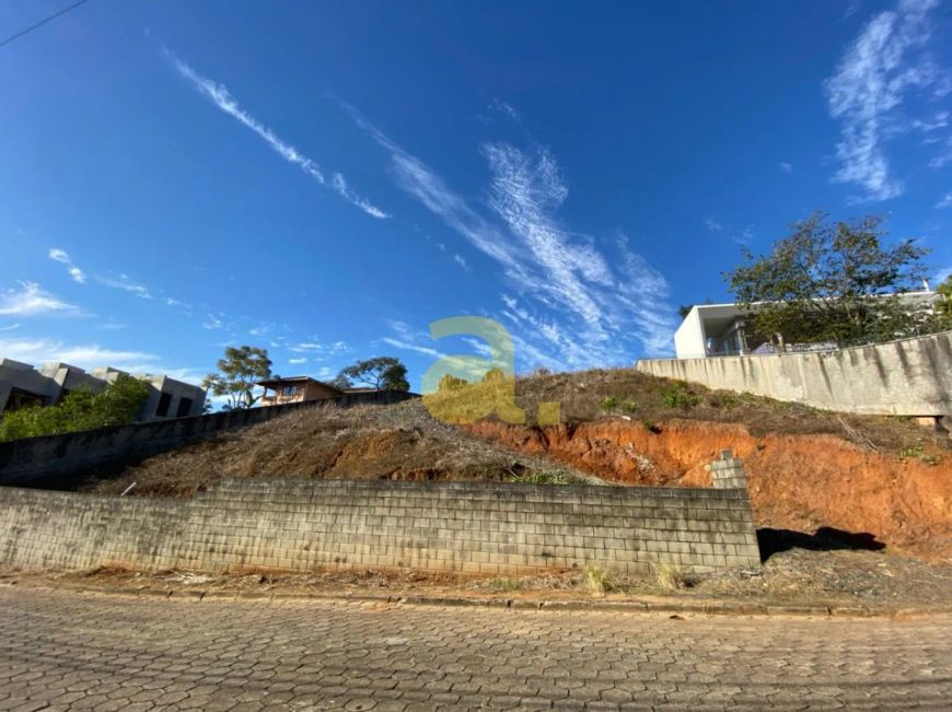 TERRENO COM 1300M² LOCALIZADO NO BAIRRO ESCOLA AGRÍCOLA.
