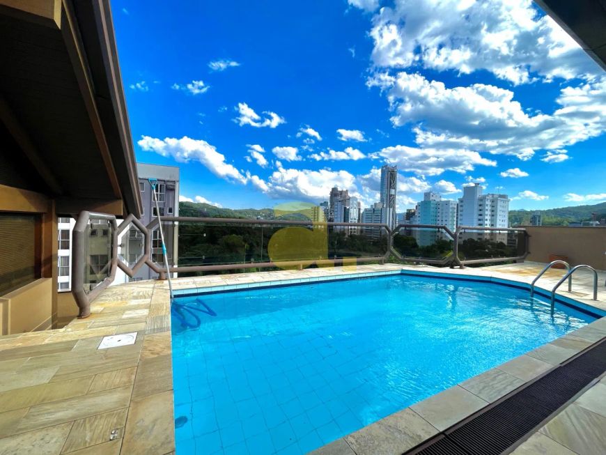 EXCELENTE COBERTURA COM 4 SUÍTES, VASTA ÁREA DE LAZER COM PISCINA E NO BAIRRO PONTA AGUDA