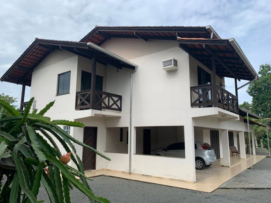 Linda casa na Itoupava Norte, em lugar privilegiado.
