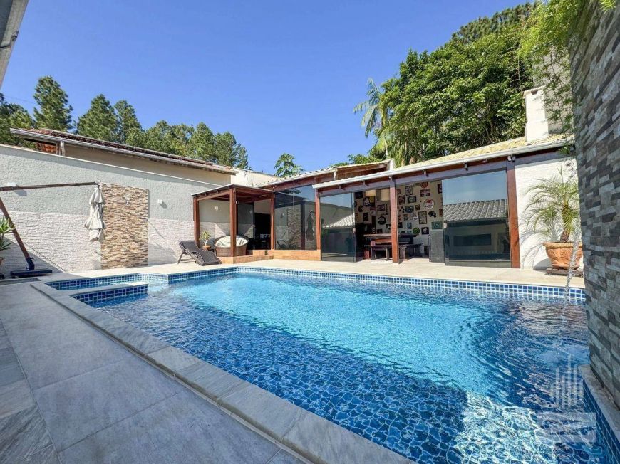 Casa com 2 suítes à venda, 193 m² por R$ 1.880.000 - Escola Agrícola - Blumenau/SC