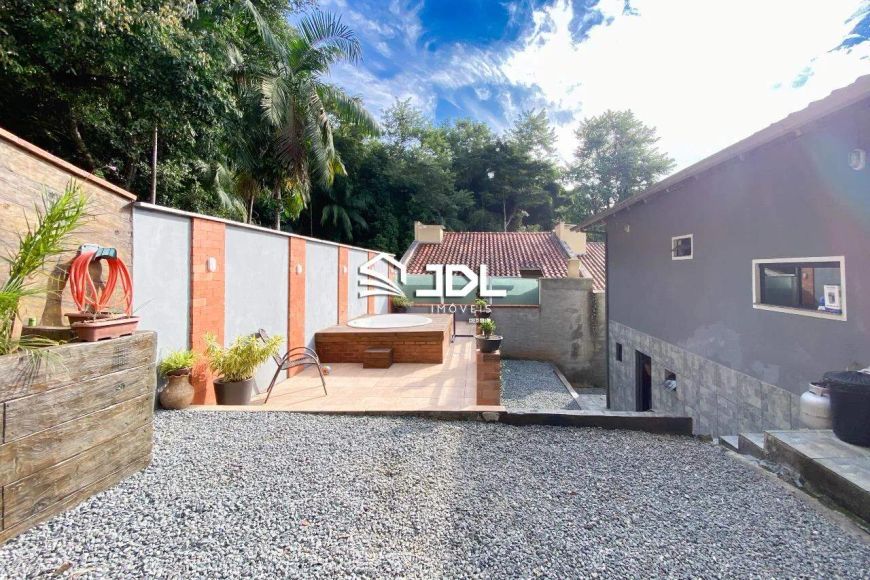 Você ja imaginou morar em uma casa bem localizada e com o ar de área rural? Bairro Velha Central, Bl
