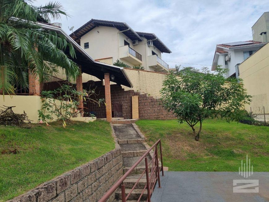 Casa a Venda com 5 Dormitórios e 272m² de Área Construída no bairro Escola Agrícola em Blumenau