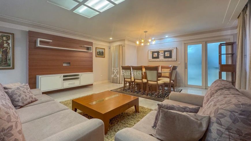 Casa de 231 m² privativo com 2 dormitórios sendo 1 suíte e com amplo espaço para ponto comercial
