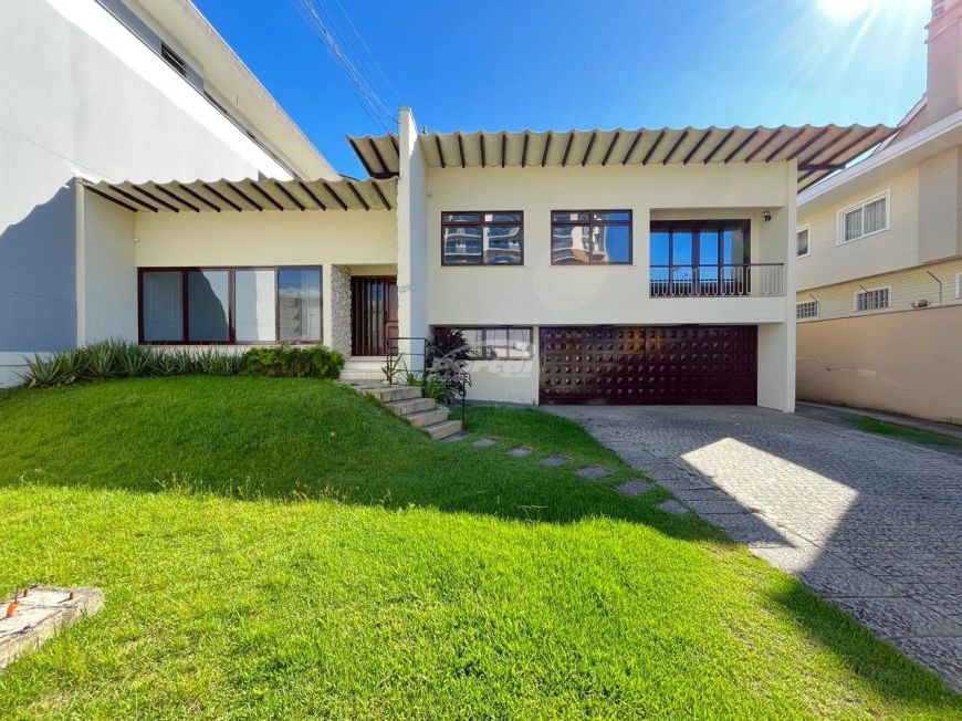Casa comercial com aproximadamente 220m² disponível para locação no bairro Centro – Blumenau/SC