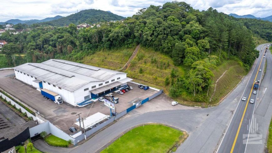 Incrível Galpão para Locação com 4 mil m² e Fácil Acesso à BR-470 no bairro Fortaleza em Blumenau